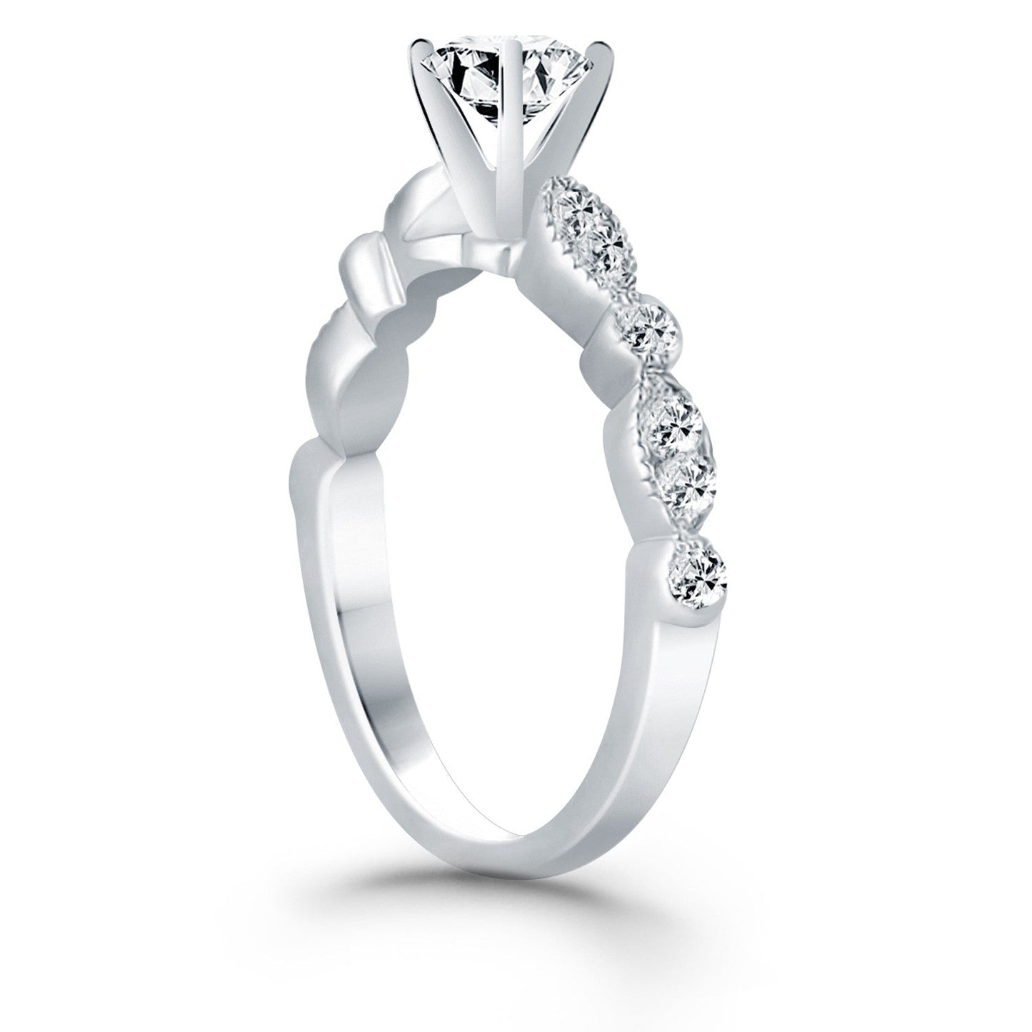 Anillo de compromiso de oro blanco de 14 quilates con diamantes de talla especial