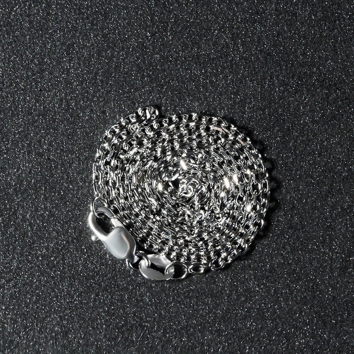 Cadena de eslabones de cable con corte de diamante de oro blanco de 14k y 1,5 mm