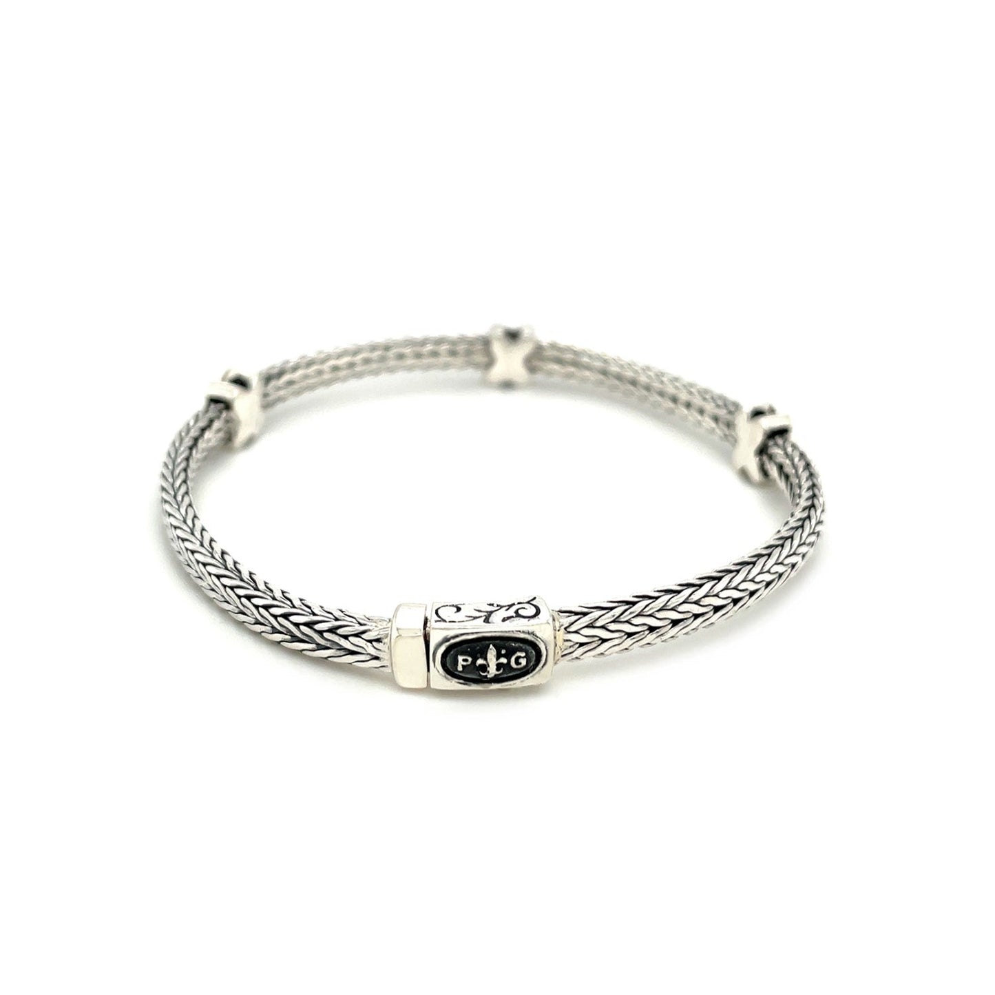 Pulsera de cuerda trenzada con detalles de zafiro negro en plata esterlina
