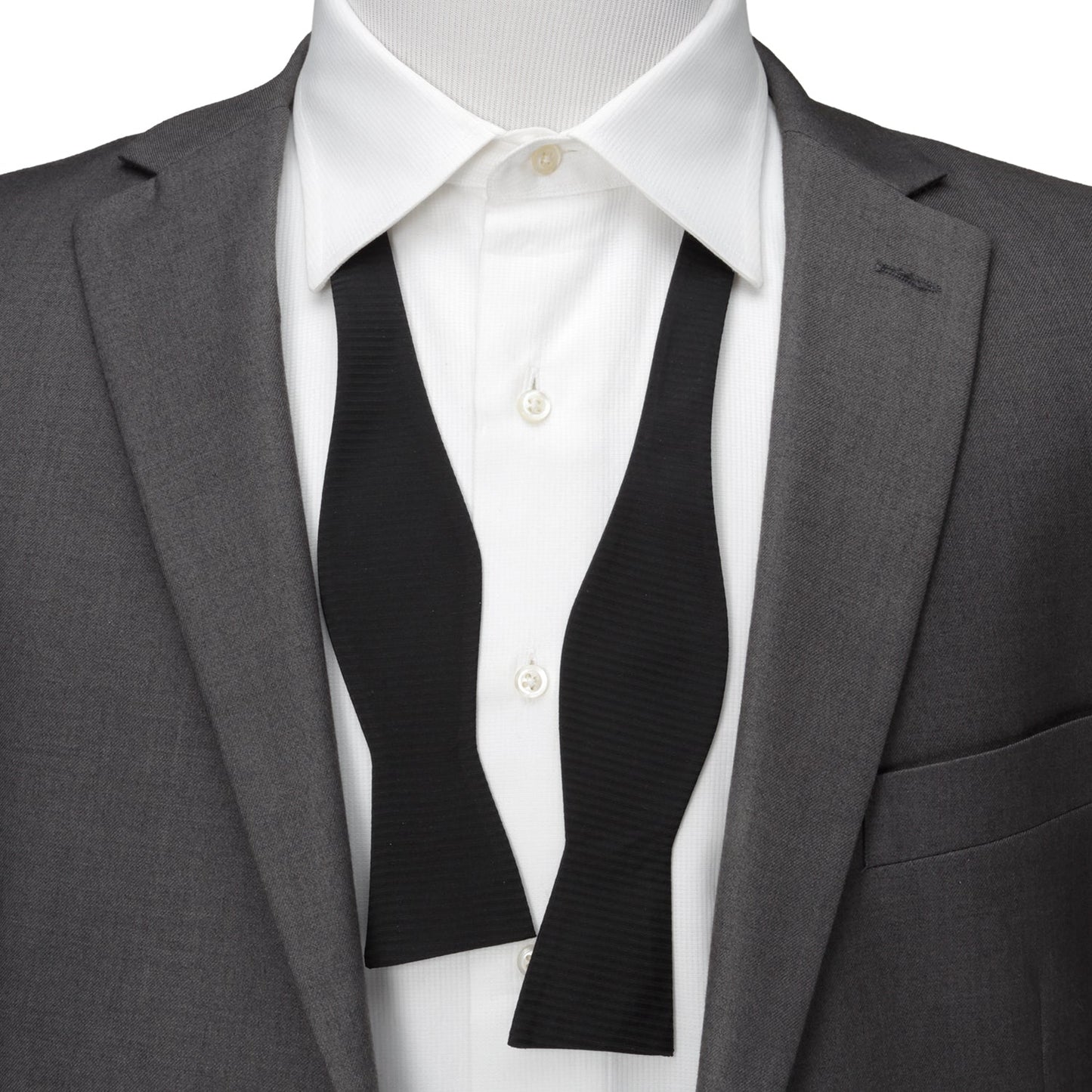 Corbata de moño de seda formal negra a rayas diplomáticas