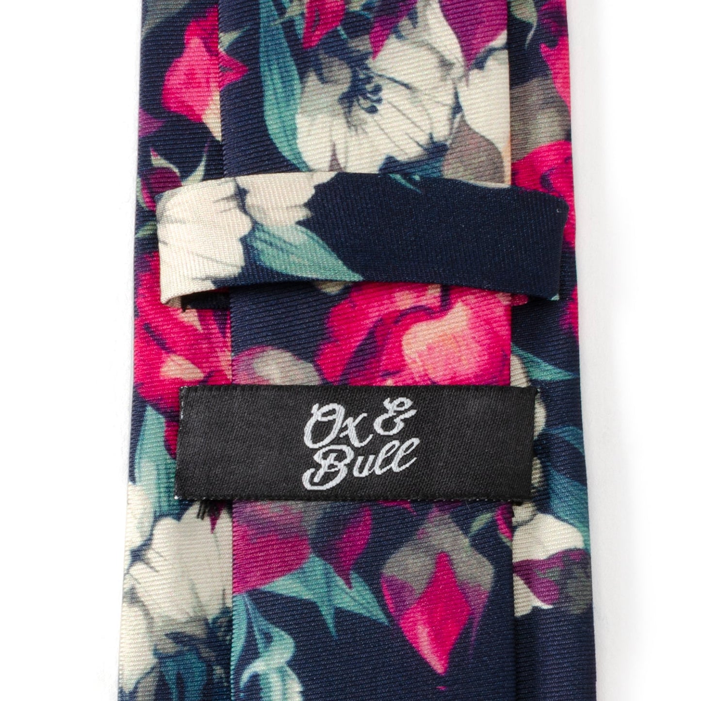 Corbata de seda azul marino con motivos florales pintados para hombre