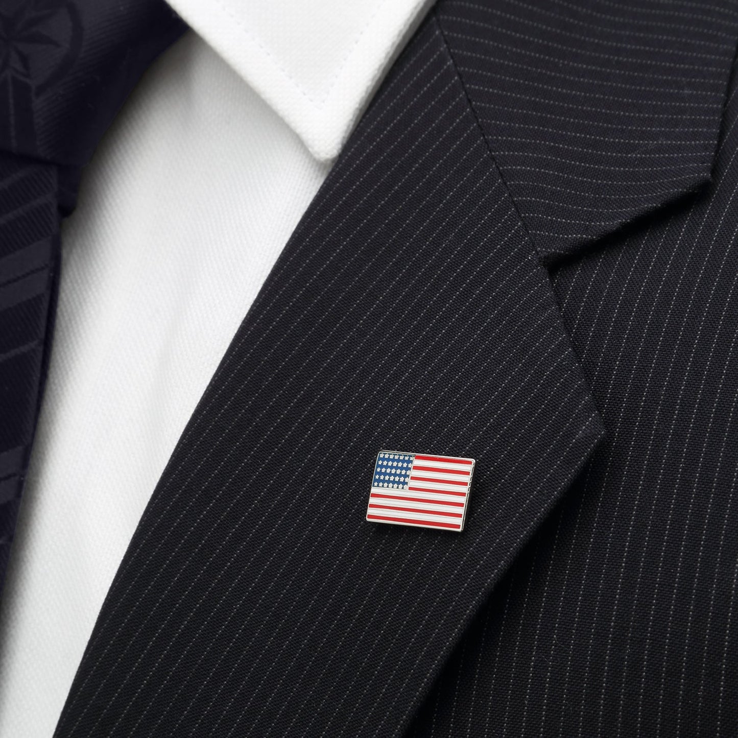 Pin de solapa con la bandera estadounidense