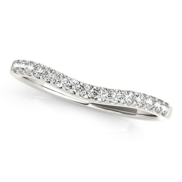 Anillo de boda curvo de oro blanco de 14 quilates con diamantes redondos y pavé (1/4 quilate en total)
