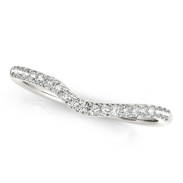 Anillo de boda curvo de oro blanco de 14k con pavé de diamantes (1/4 quilate total)
