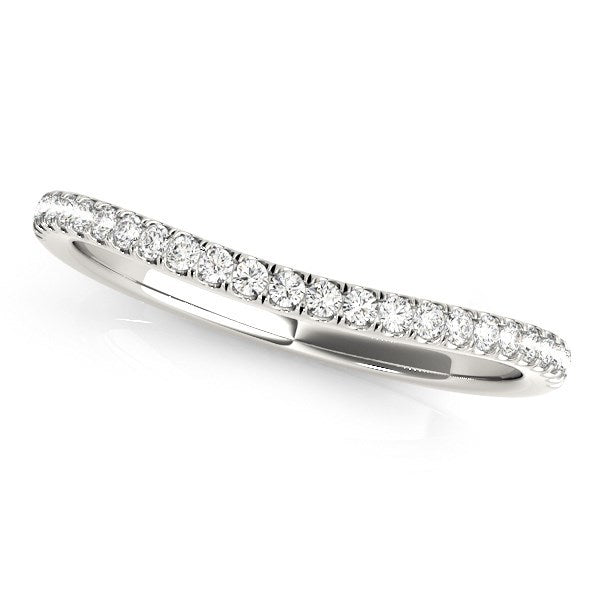 Anillo de boda curvo de oro blanco de 14k con engaste de pavé (1/10 cttw)