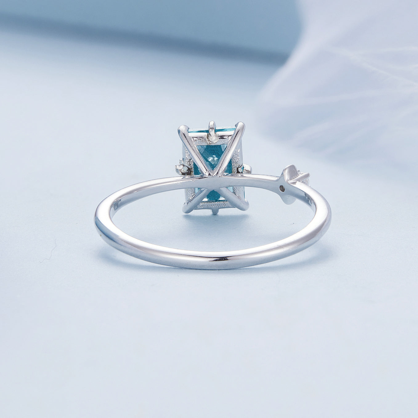 Anillo de Plata de ley 925 con Circonita cúbica y Cristal, de 1.40mm de Ancho, Talla 6 para Mujer