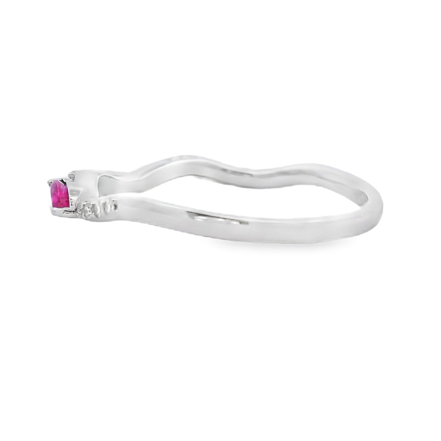 Anillo de banda apilable de .21ct con diamante rubí y oro blanco de 14kt