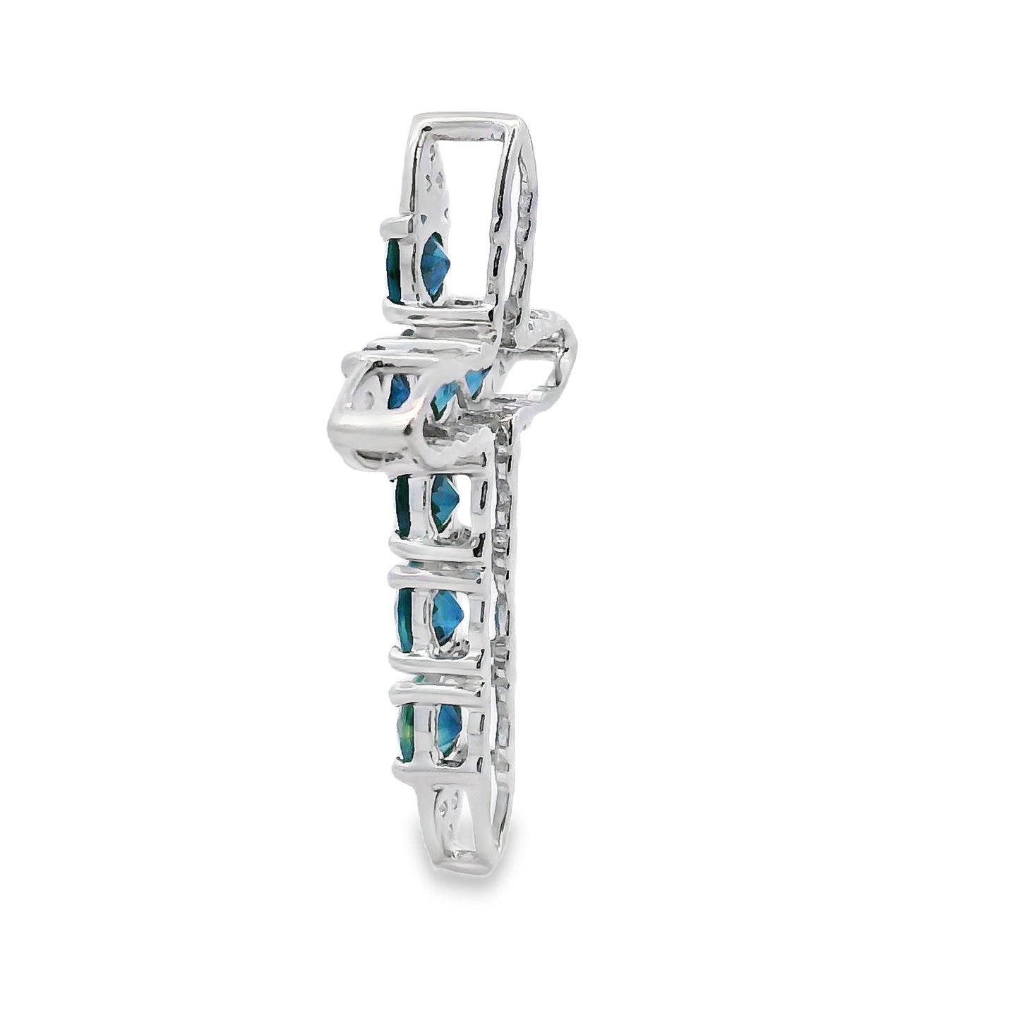 Colgante religioso de cruz con zafiro de 1,68 ct en oro blanco de 14 kt