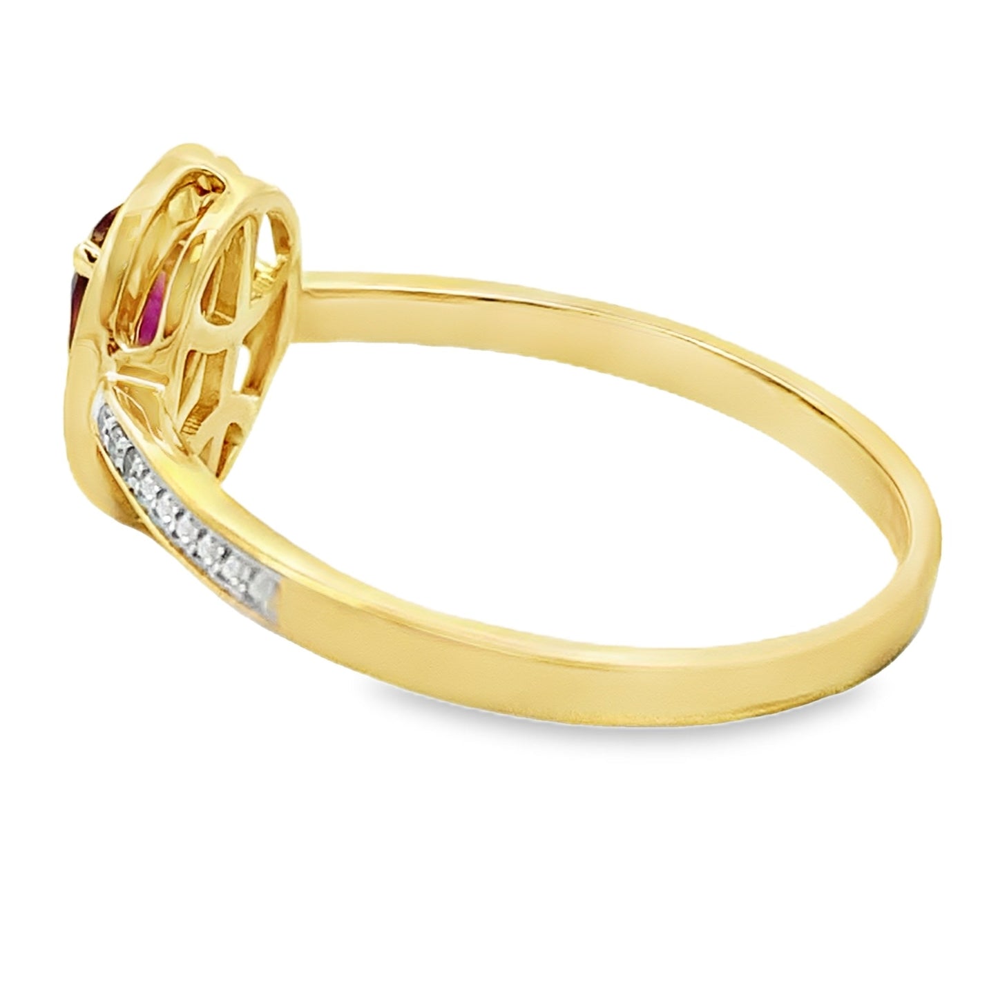 Anillo de Oro Amarillo de 10KT con Granate y Diamantes de .56ct