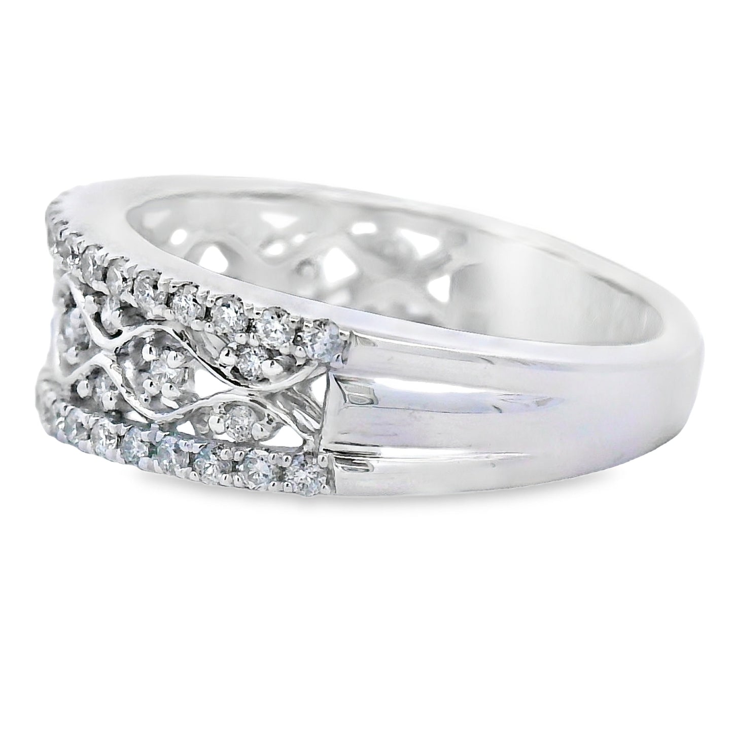 Anillos de banda de moda con diamantes de 0,50 ct en oro blanco de 10 kt
