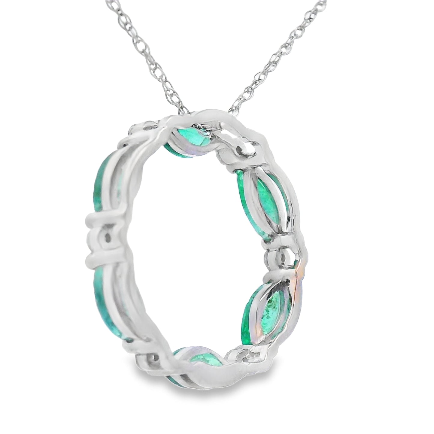 Colgante Círculo de Amor Diamante Esmeralda Oro Blanco de 10QT