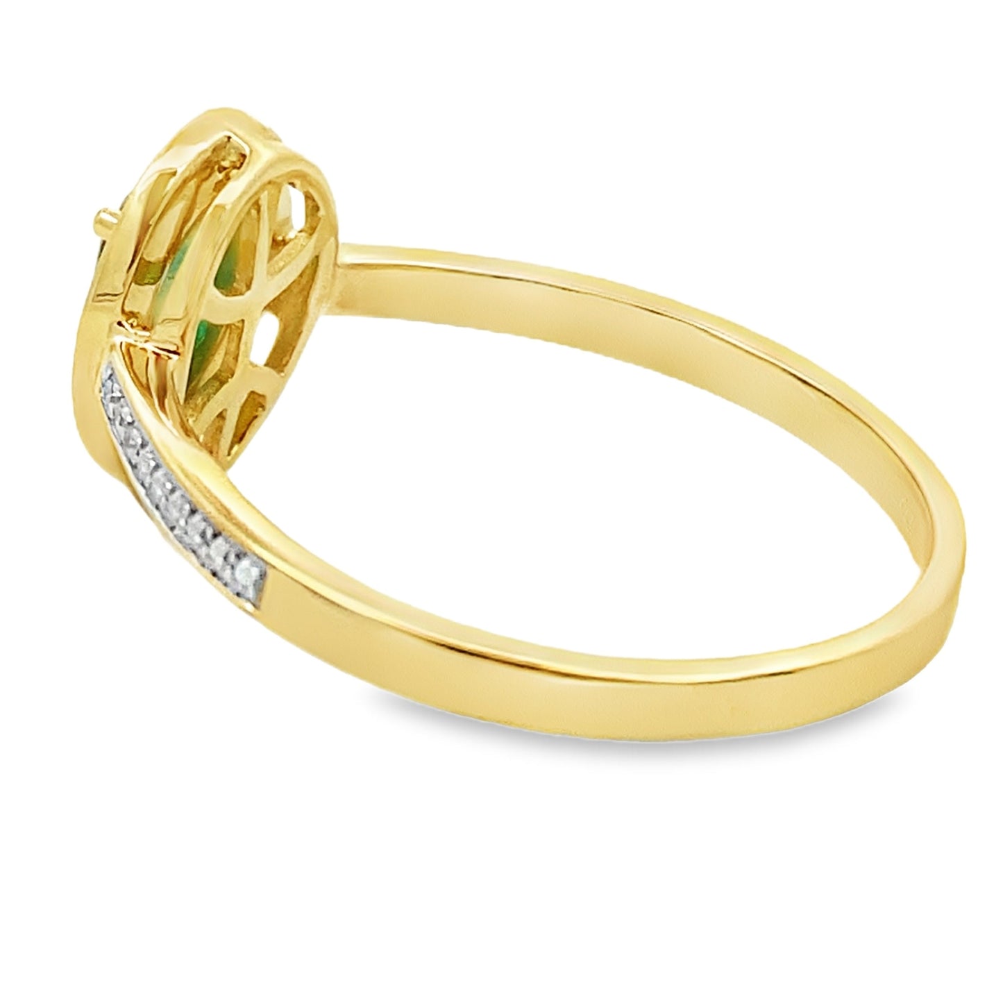 Anillo de oro amarillo de 10 kt con diamante esmeralda de 0,42 ct
