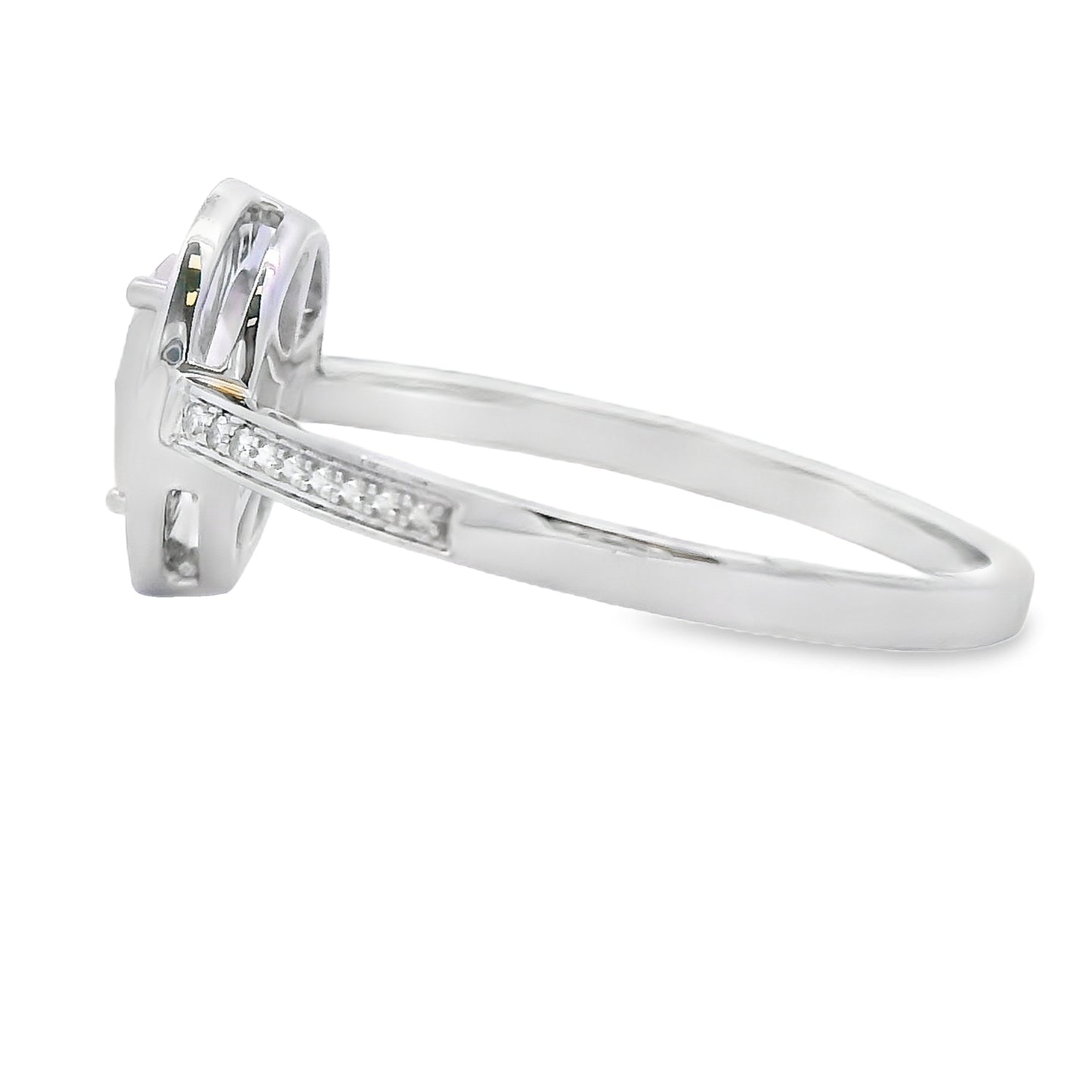 Anillo de cuarzo rosa y diamante de .44ct en oro blanco de 10kt