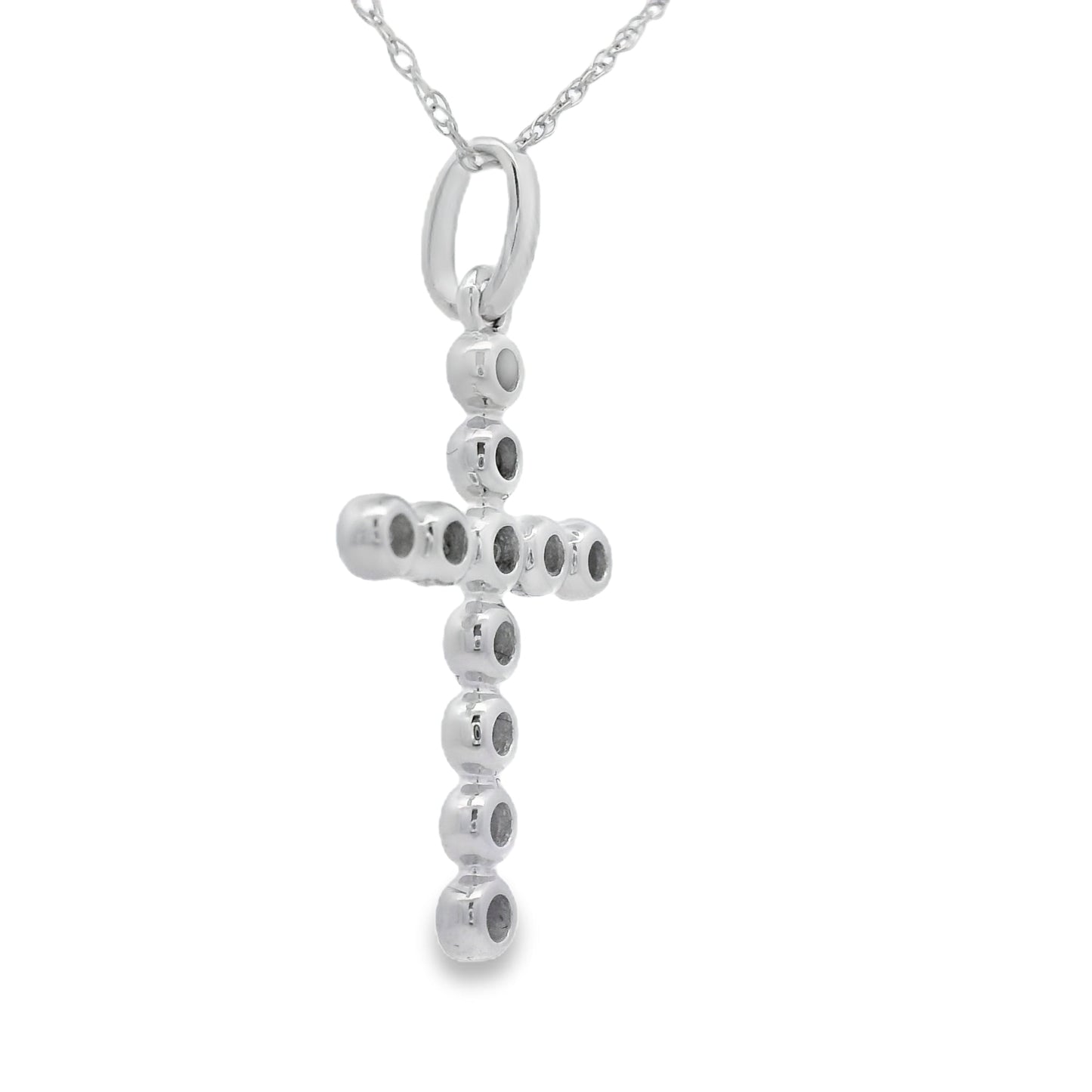 Colgante religioso de cruz con diamante de .20 ct en oro blanco de 14kt