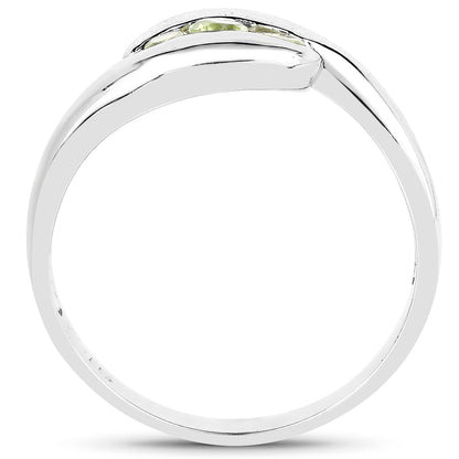Anillo de plata esterlina .925 con peridoto genuino de 0.56 quilates