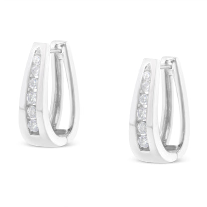 Pendientes de aro de oro blanco de 14k con diamantes de talla redonda brillante engastados en carril de 1/4 Cttw (color I-J, claridad I2-I3)