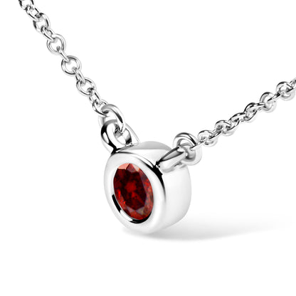 Collar con colgante solitario de oro blanco de 14 quilates, diamante rojo cultivado en laboratorio de 1/2 quilate, engaste biselado, 45,7 cm (color rojo, claridad VS1-VS2)