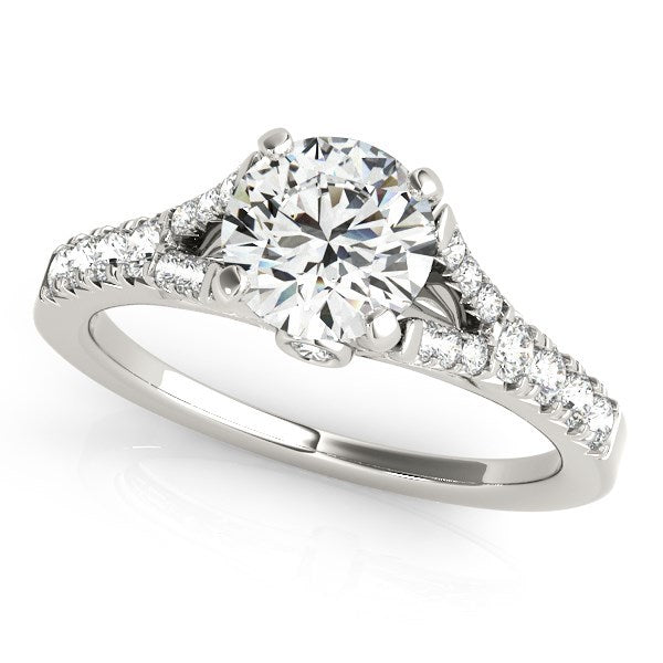 Anillo de compromiso de oro blanco de 14 quilates con diamantes engastados con pavé y vástago dividido (1 3/8 quilates en total)