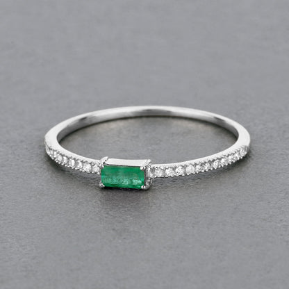 Anillo de oro blanco de 14K con esmeralda zambiana auténtica de 0,18 quilates y diamantes blancos
