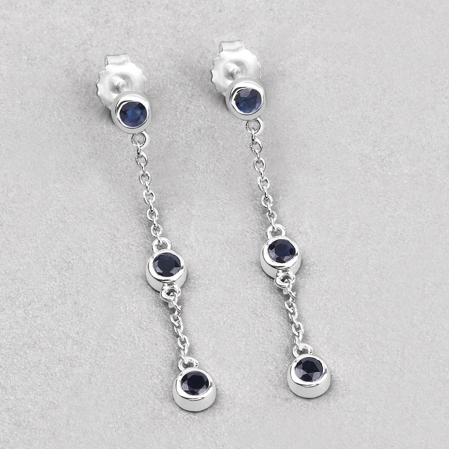 Aretes de zafiro azul genuino de 0,66 quilates de plata de ley .925