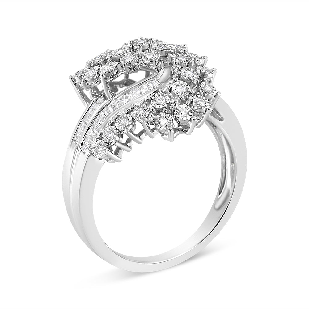 Anillo de cóctel en oro blanco de 10K, con diamantes redondos y de talla baguette, de 1/2 quilate en total, con forma de "S" entrelazada (Color I-J, Claridad I1-I2) - Talla 7