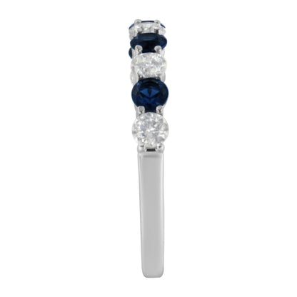 Anillo de oro blanco de 10 qt con diamantes de 0,5 qt y zafiro azul creado de 3 mm (H-I, I1-I2) - Talla 7