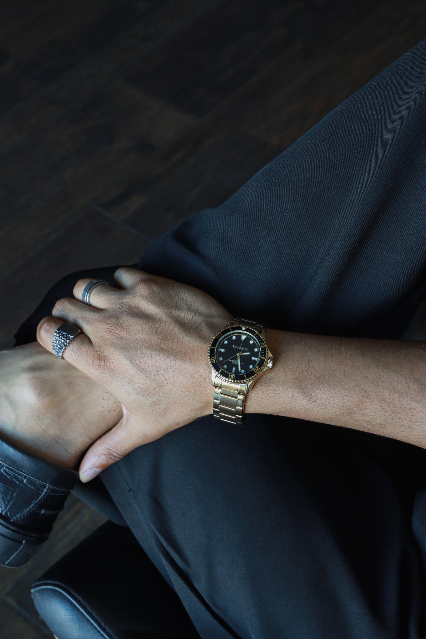 Men's 40mm Sport Watch with Rotating Bezel-Stainless Steel Gold Bracelet