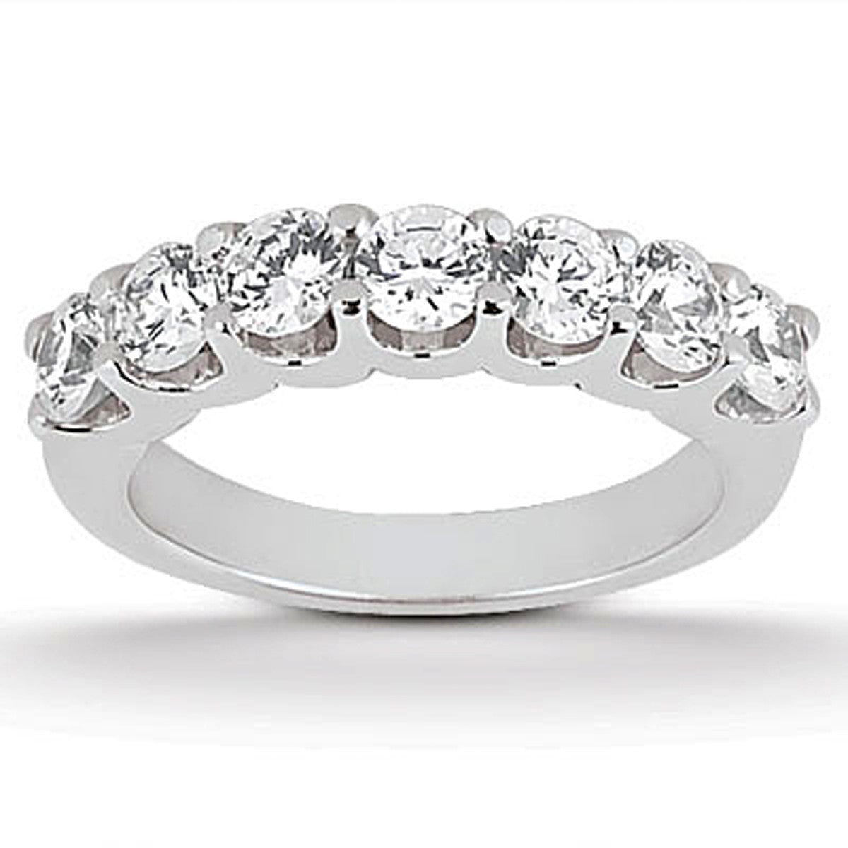 Anillo de boda de oro blanco de 14k con diamantes y engaste compartido en forma de U festoneado