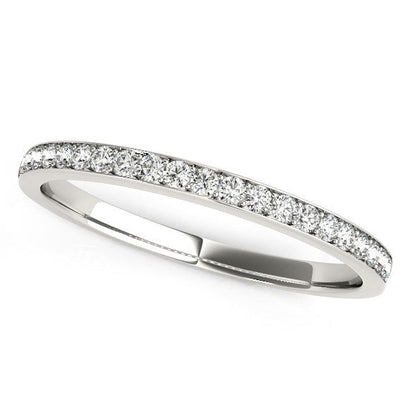 Anillo de Boda de Oro Blanco de 14k con Diamantes Redondos Engastados en Garra (1/5 quilate total)