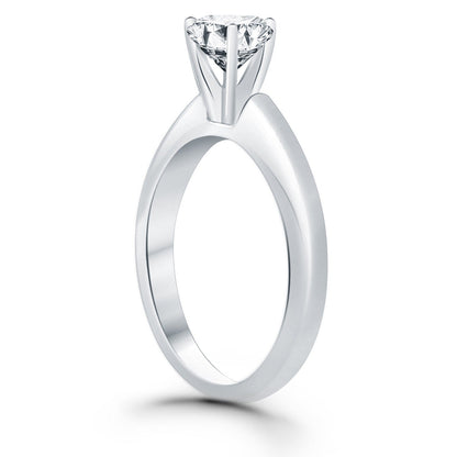 Anillo de compromiso de oro blanco de 14 quilates con solitario tipo catedral