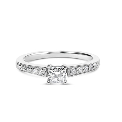 Anillo de compromiso de oro blanco de 14 quilates con diamantes de talla princesa de 1/2 quilate en total (color G-H, claridad VS2-SI1) - Talla 7