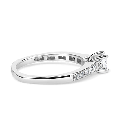 Anillo de compromiso de oro blanco de 14 quilates con diamantes de talla princesa de 1/2 quilate en total (color G-H, claridad VS2-SI1) - Talla 7