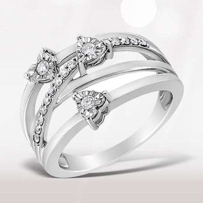 Anillo cruzado en forma de corazón con diamantes engastados "miracle" de 1/5 Cttw en plata de ley .925 (color I-J, claridad I2-I3) - Talla 7