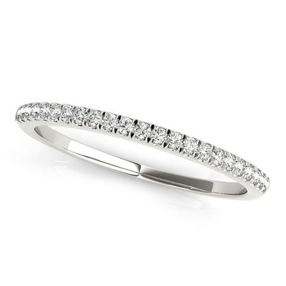 Alianza de boda clásica de oro blanco de 14 quilates con diamantes engastados en pavé (1/8 quilates en total)