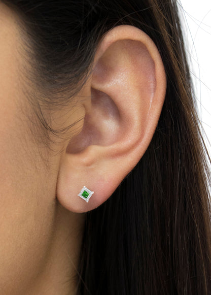 Pendientes de Plata de Ley con Diamantes de Princesa Tratados en Color (1/2 qt, Color Verde, Claridad I1-I2)