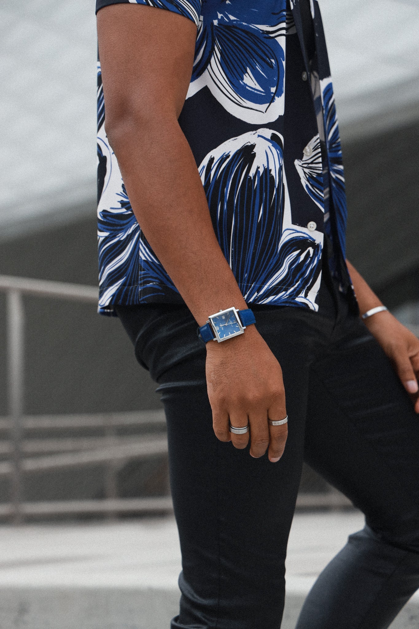 Men's Modern 35x35mm Square Watch with Metal Case and Leather Band