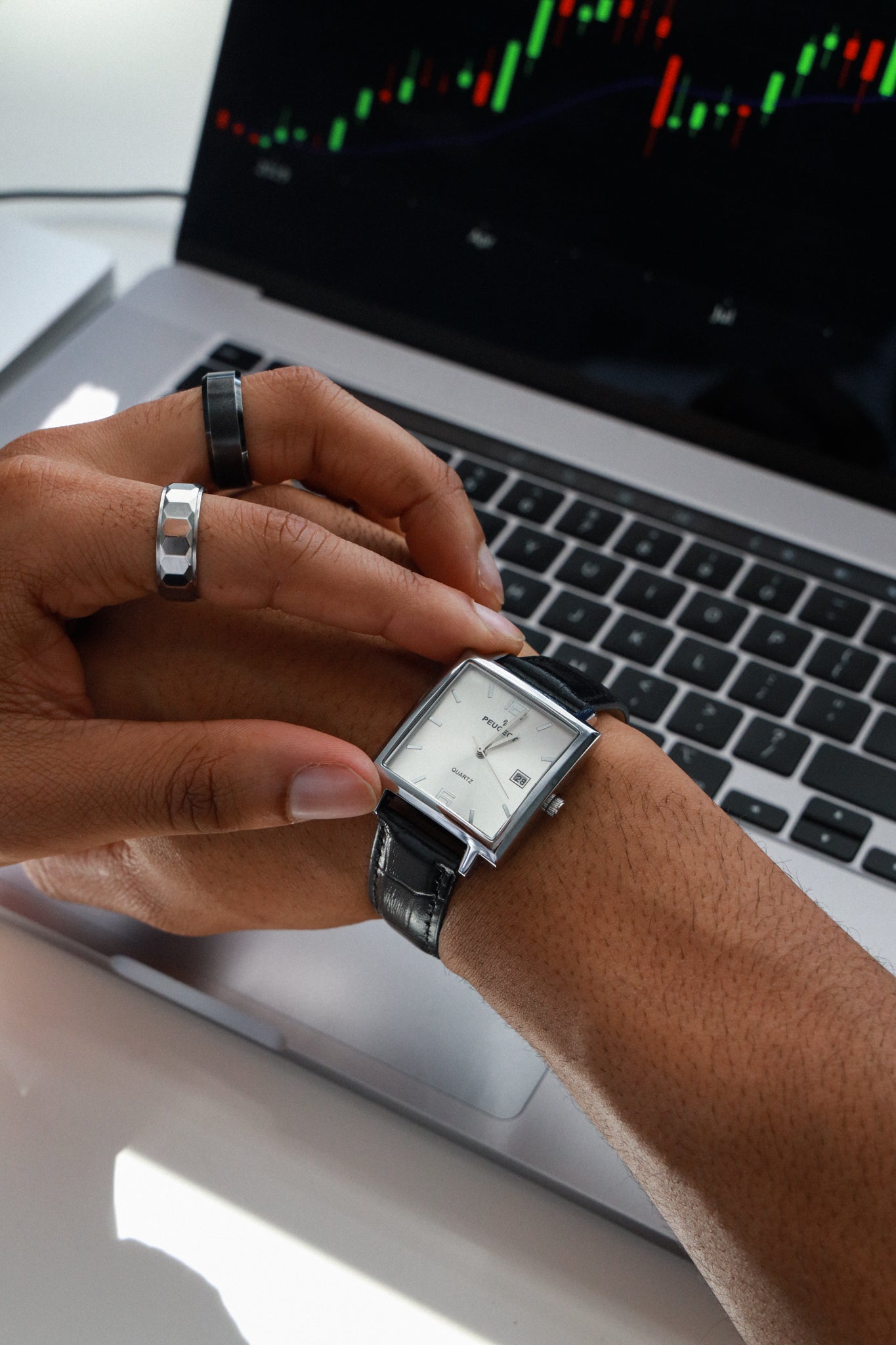 Men's Modern 35x35mm Square Watch with Metal Case and Leather Band