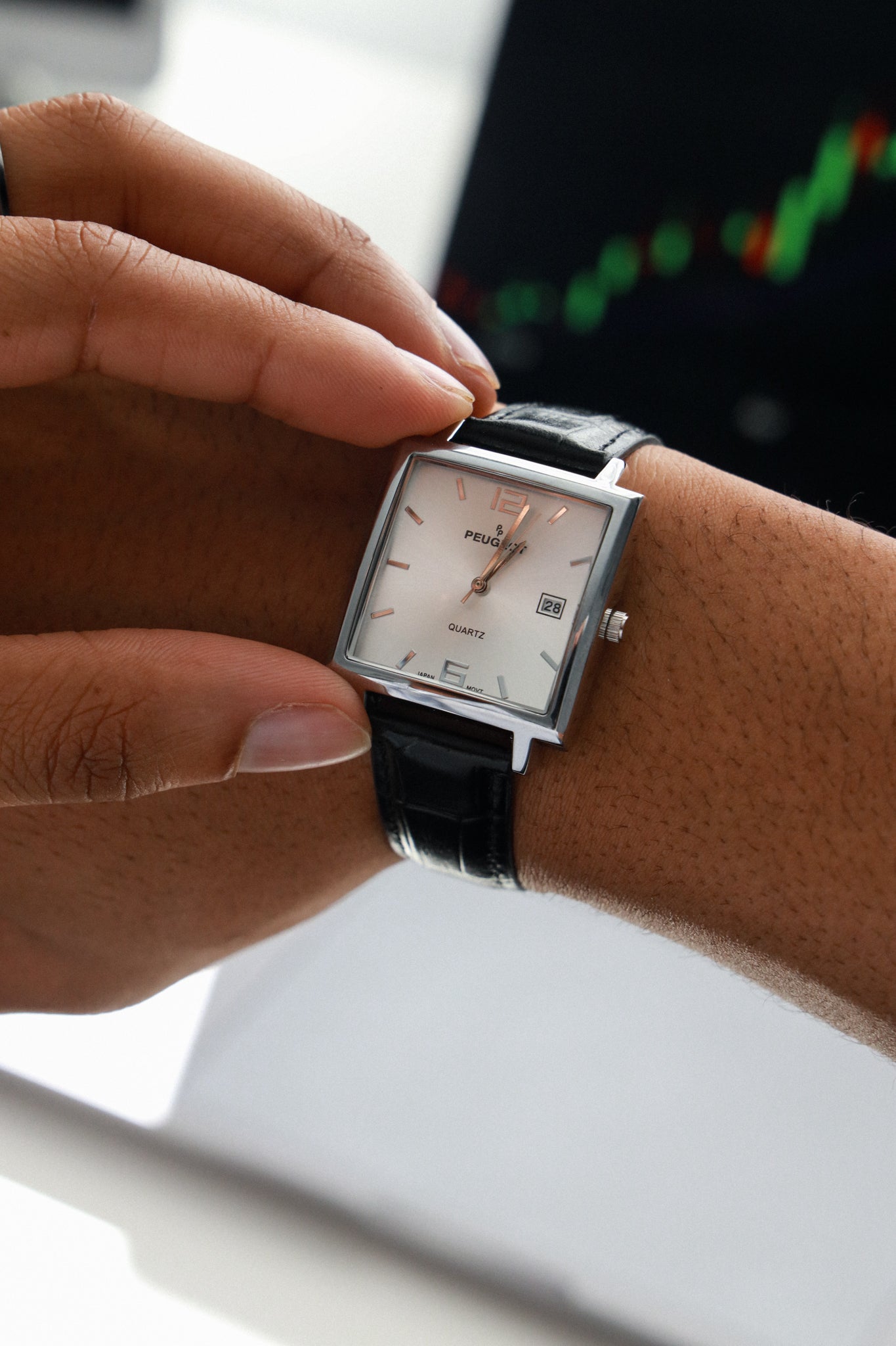 Men's Modern 35x35mm Square Watch with Metal Case and Leather Band