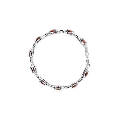 Pulsera de eslabones tipo tenis de moda de plata de ley .925 con granate rojo de cojín a cuadros de 7x7 mm y acentos de diamantes (color I-J, claridad I1-I2) - Tamaño 7 pulgadas