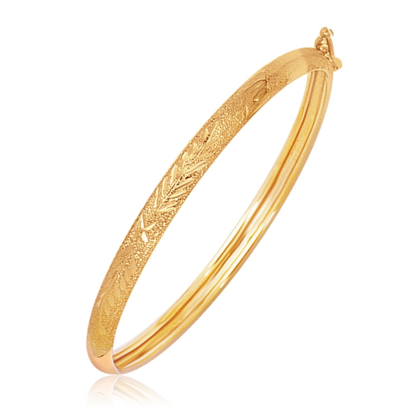 Brazalete infantil tipo cúpula con diseño tallado de diamante en oro amarillo de 14k
