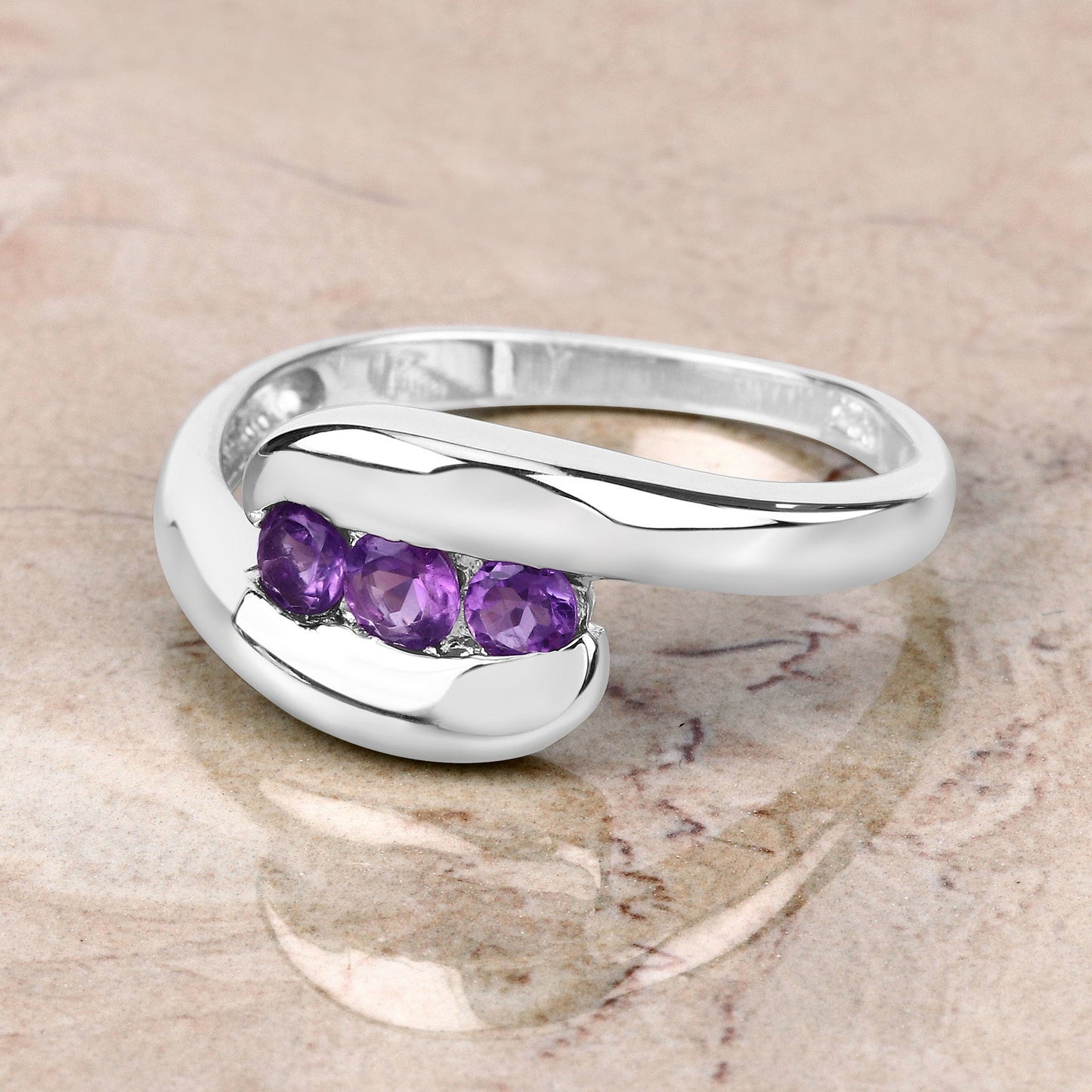 Anillo de plata de ley .925 con amatista genuina de 0,54 quilates
