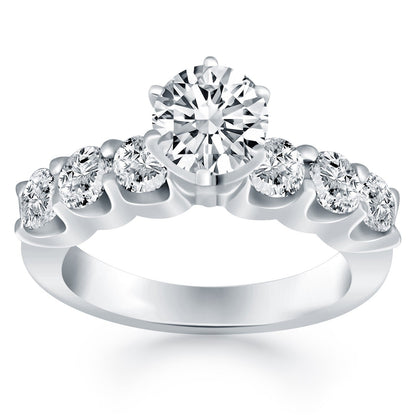 Anillo de compromiso de oro blanco de 14k con diamantes y garras compartidas