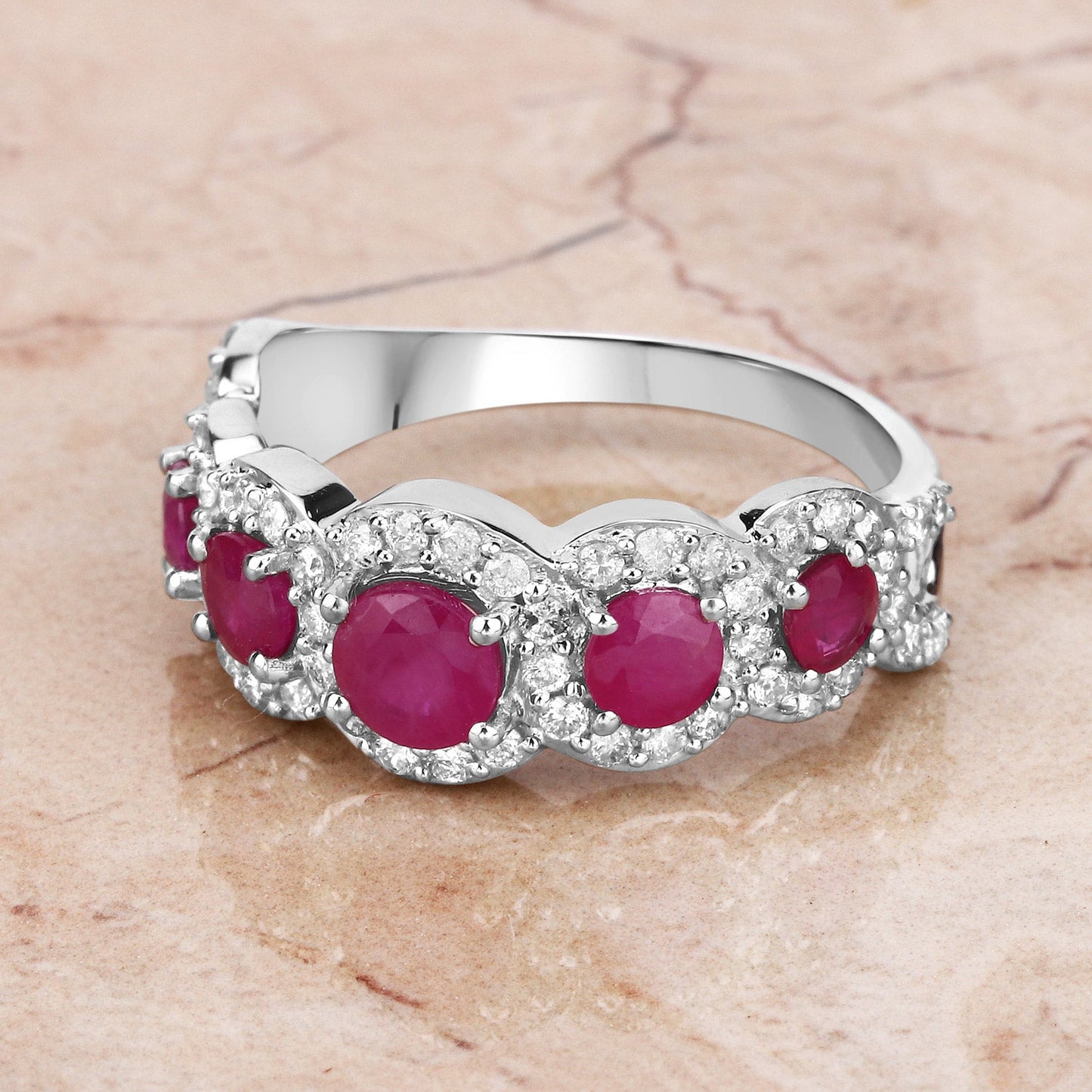 Anillo de oro blanco de 14K con rubí genuino de 1,99 quilates y diamantes blancos
