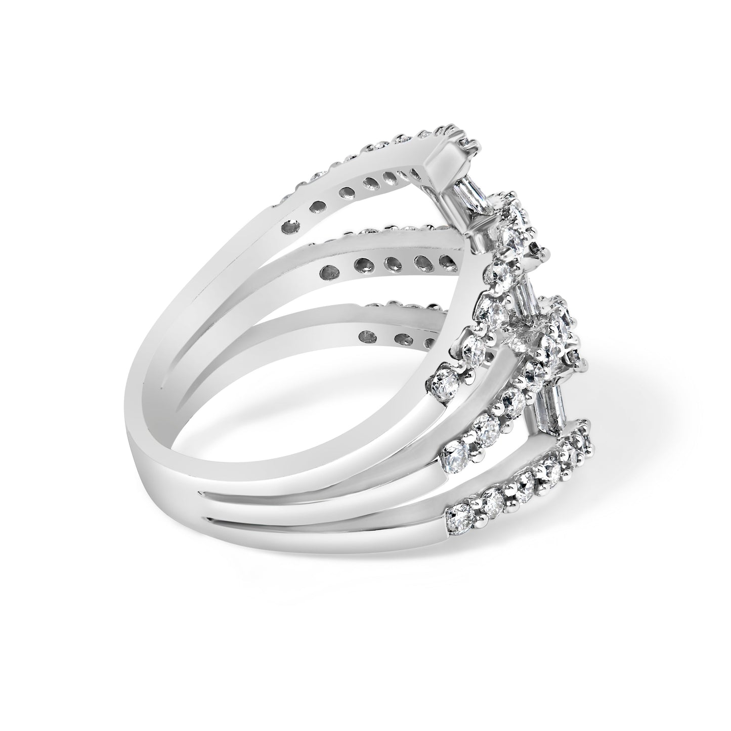 Anillo de cóctel en oro blanco de 18K con diseño entrecruzado y vástago dividido de 1 3/4 quilates de diamantes