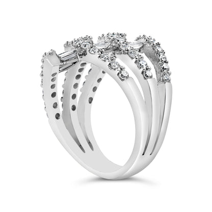 Anillo de cóctel en oro blanco de 18K con diseño entrecruzado y vástago dividido de 1 3/4 quilates de diamantes