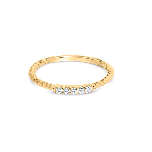 Anillo de banda de oro amarillo de 10 quilates con diamante de 1/10 Cttw y 5 piedras con vástago trenzado (color I-J, claridad I2-I3) - Talla de anillo 6