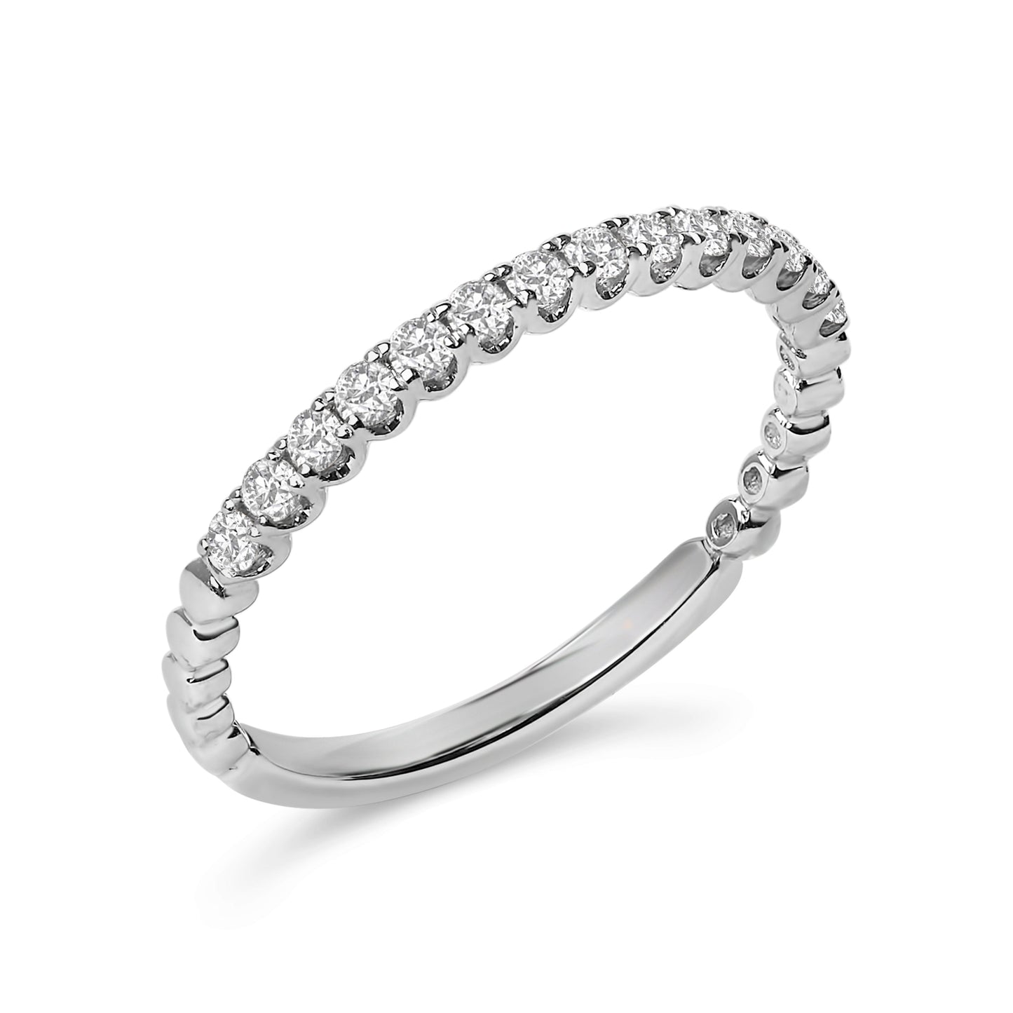 Anillo de boda de oro blanco de 14K con diamantes redondos de 1/4 Cttw engastados con garras