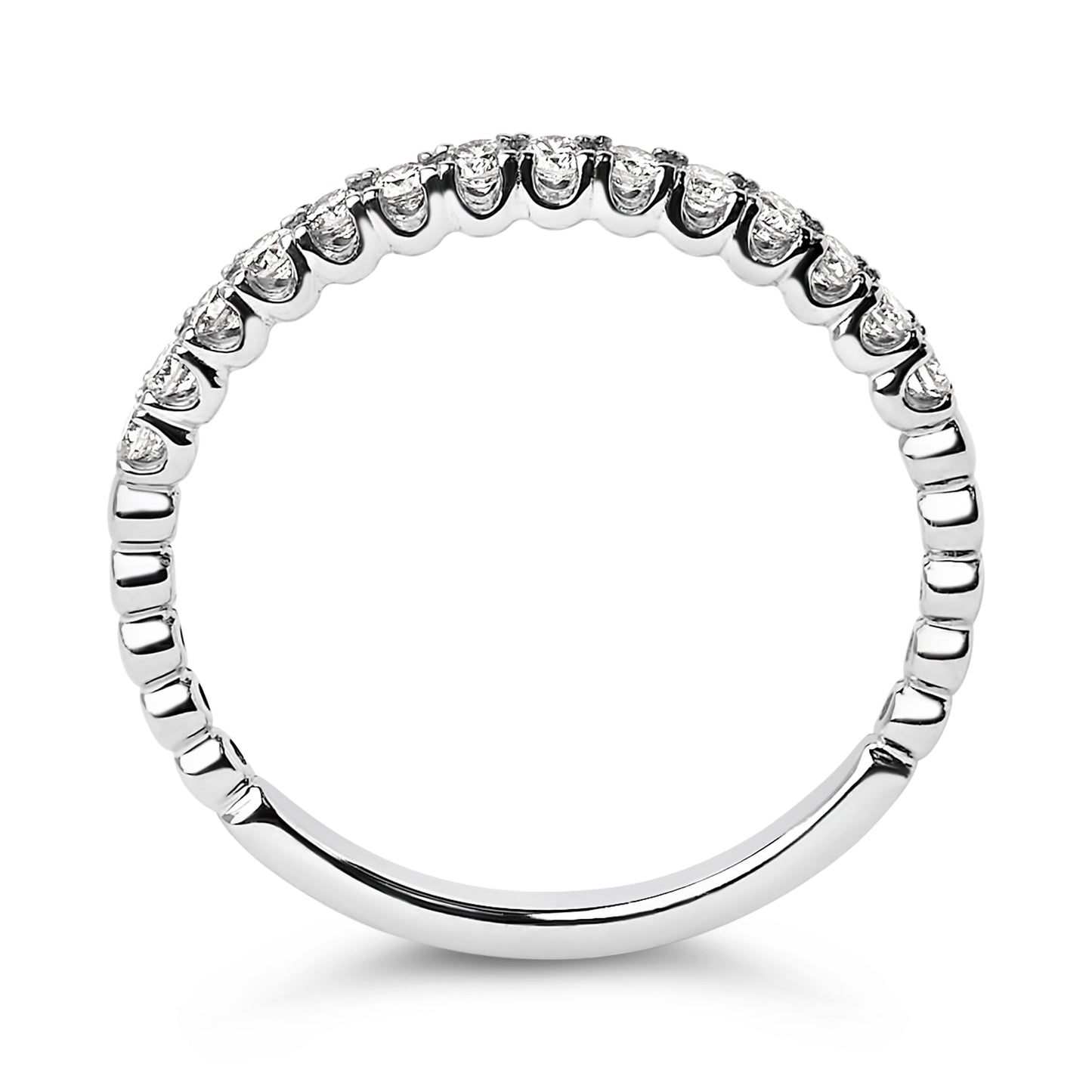 Anillo de boda de oro blanco de 14K con diamantes redondos de 1/4 Cttw engastados con garras