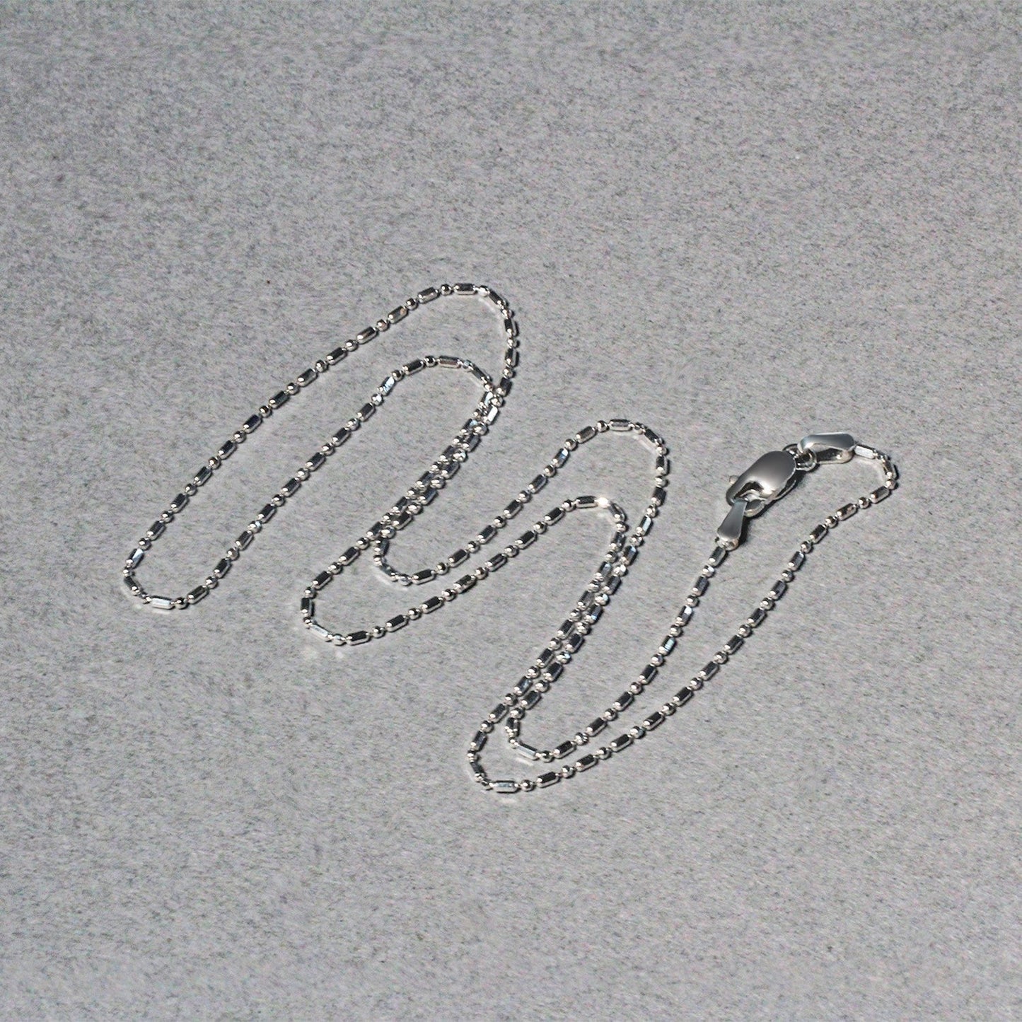 Cadena de Cuentas Talladas con Diamante de Oro Blanco de 14k 1.0mm