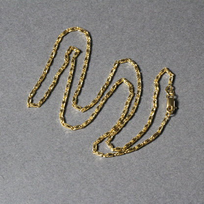 Cadena con colgante de eslabones calados corte diamante en oro amarillo de 14k (1,5 mm)
